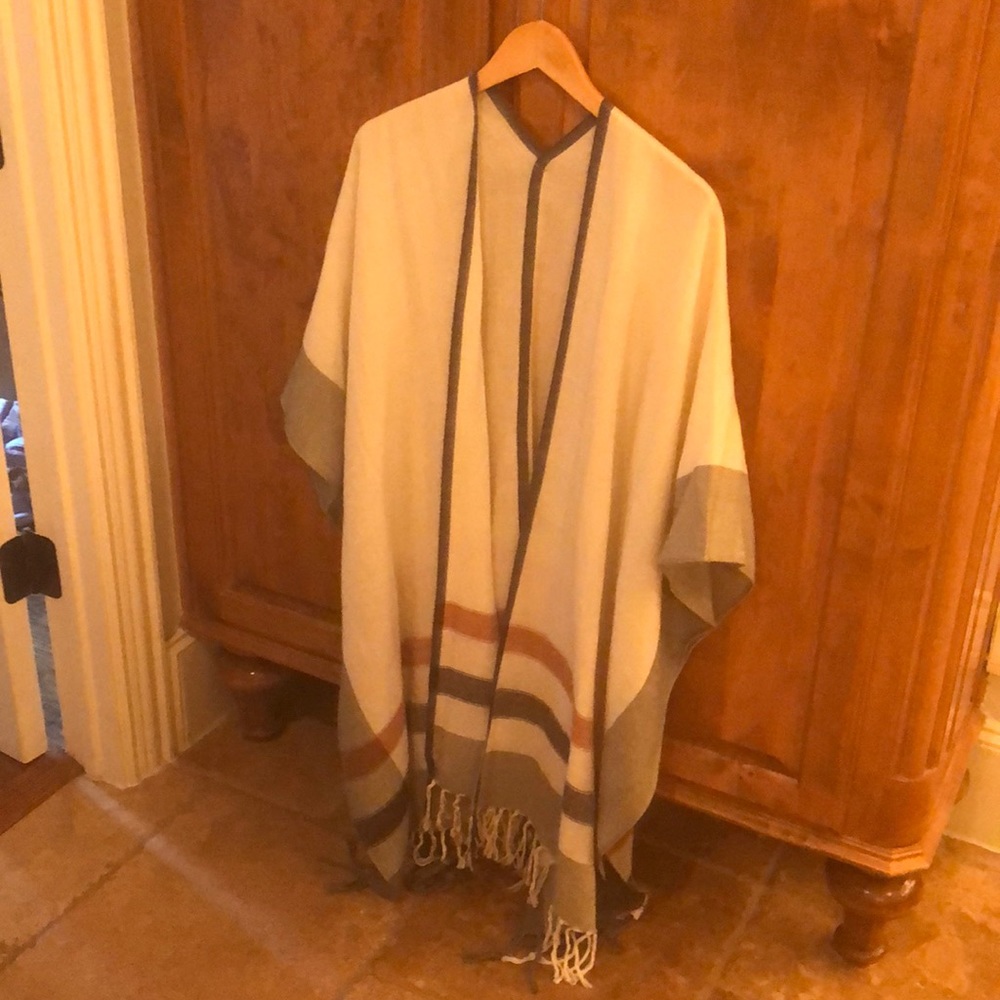 Ann Taylor LOFT Cape, Poncho, Wrap - one size